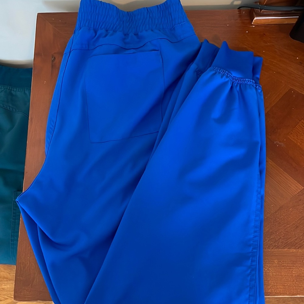 Jogger scrub pants